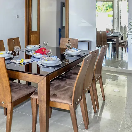 Villa Deluxe Oniros 2 *
